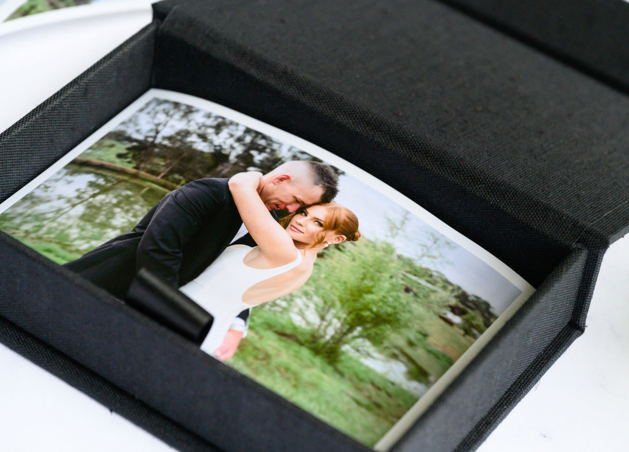 SIGNATURE PRINT BOX